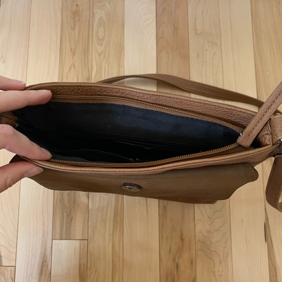 πLeather Crossbody Bag - Picture 3 of 8